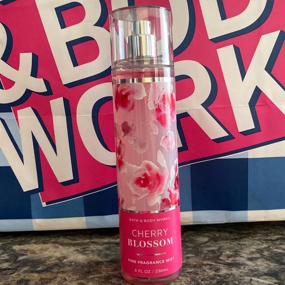 Bath & Body Works Cherry Blossom - Picture 2 of 4